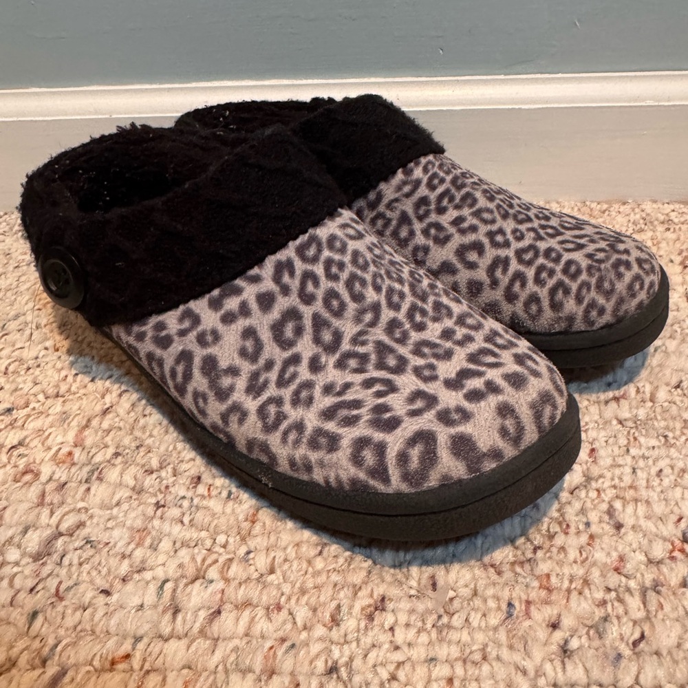Clarks Black and Gray Leopard Women's Slippers